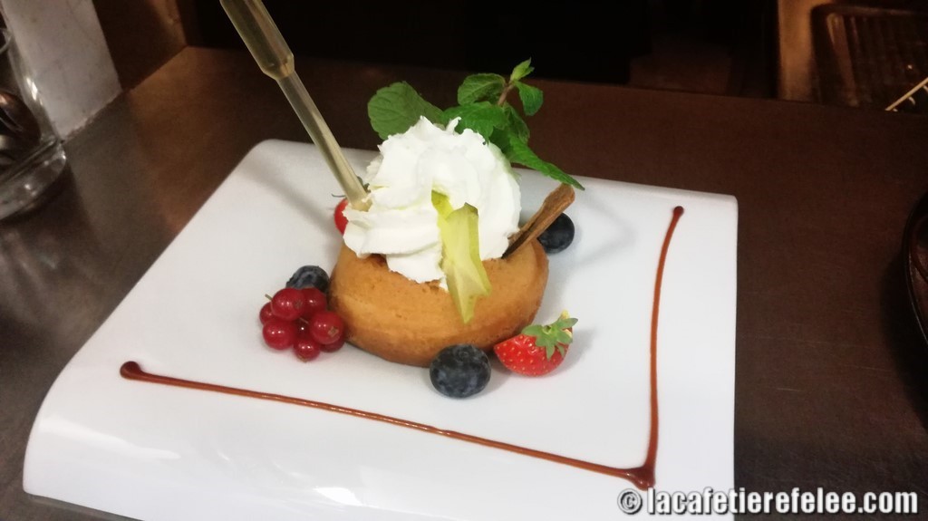 baba au rhum et sa pipette