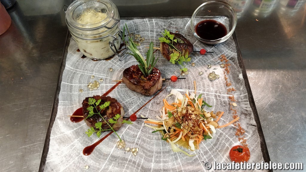 Tournedos De Canard Au Foie Gras Et Gratinés Au Pain D'épices, ​Sauce Passion-Framboise, Polenta Crémeuse Figues-Pistaches