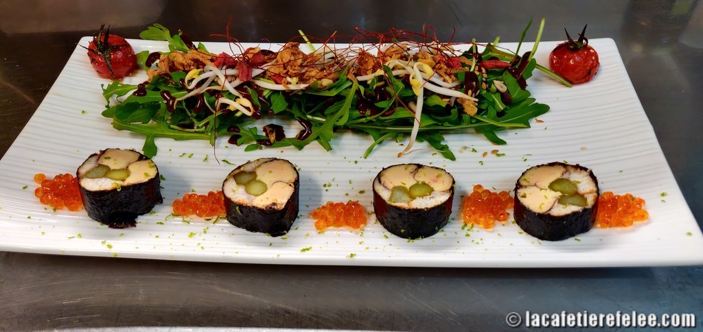 makis umami au foie gras grillé, anguille fumée et pickles d'asperges au mirin