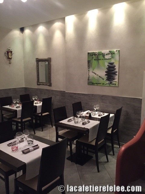 salle restaurant coté droit de la cafetiere felee