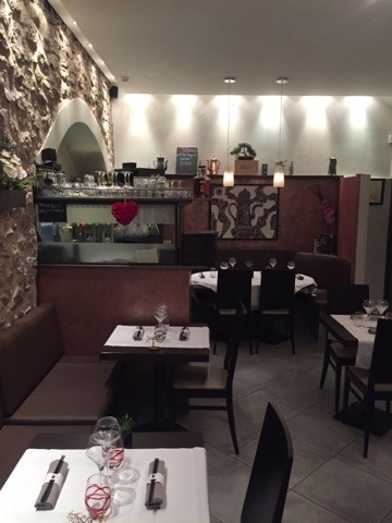 salle du restaurant coté gauche de la cafetière fêlée