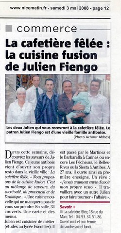 La cafetière fêlée sur le nice matin 2008