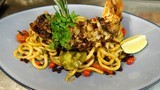 nouilles udon à la bisque de homard et 1/2 langouste au beurre de cèpes