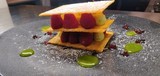"Mille-feuilles" de framboises et crème mascarpone à la pistache