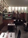 salle du restaurant coté gauche de la cafetière fêlée